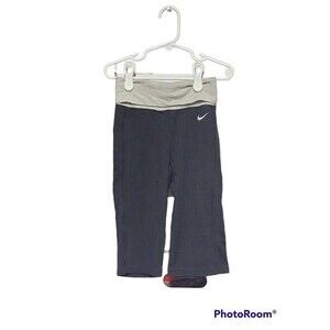 Girl's Nike Yoga Capri Size 6 (B51)‎